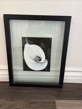 Kohl's Black Wood Ribbed Glass Frame